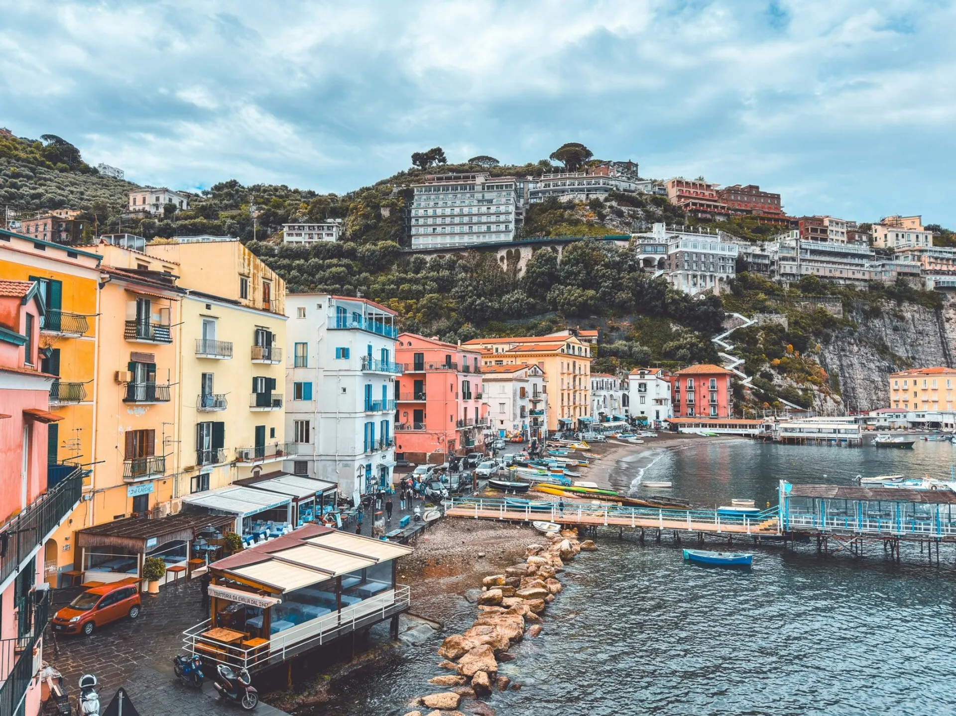 Il nostro punto di ritrovo è nell'antico borgo di pescatori di “Marina Grande” a Sorrento.